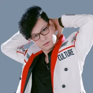 高韩 封面